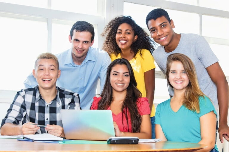 Ausbildung, Junge Pflege Preis, Foto_AdobeStock_Daniel_Ernst