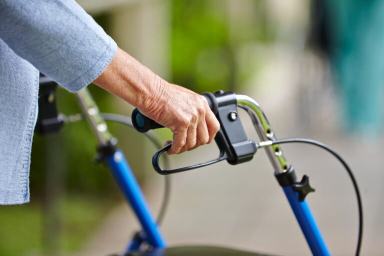 Rollator, Foto_fotolia_robert_kneschke