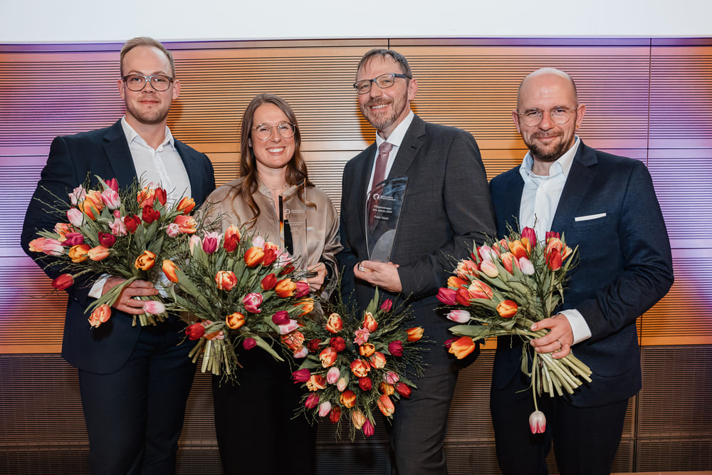 Preisträger des Pflegemanagement Awards: v.l. Marvin Schell, Louise Enz, Peter Koch, Tobias Heckelsmüller
