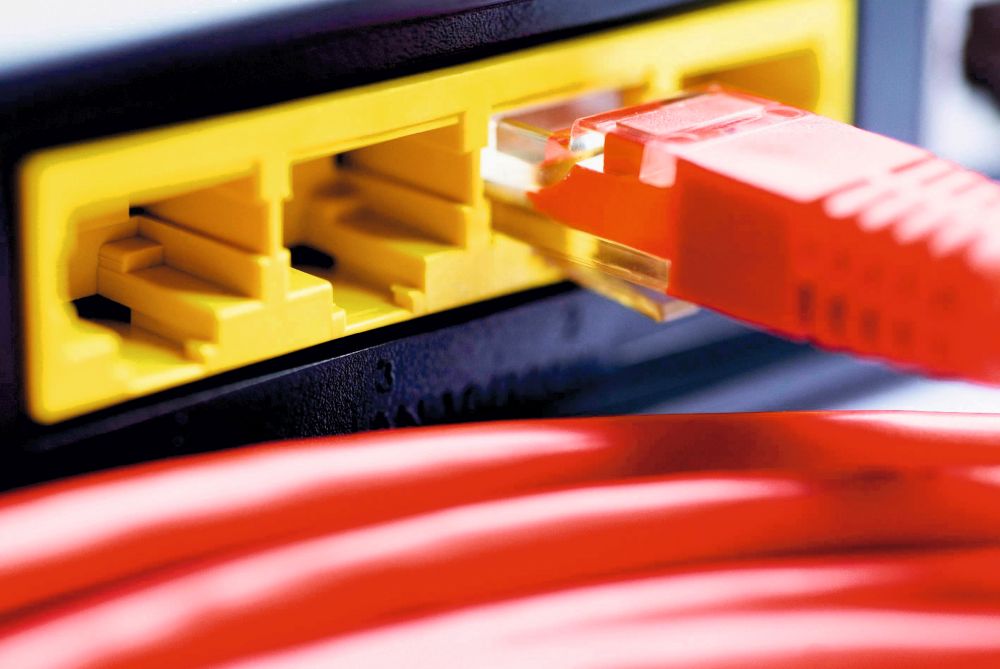 Router mit Netzwerkkabel