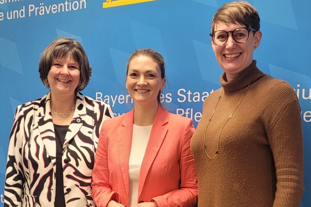 Dr. Sabine Berninger, Staatsministerin Judith Gerlach, Claudia Hauck (v.l.)