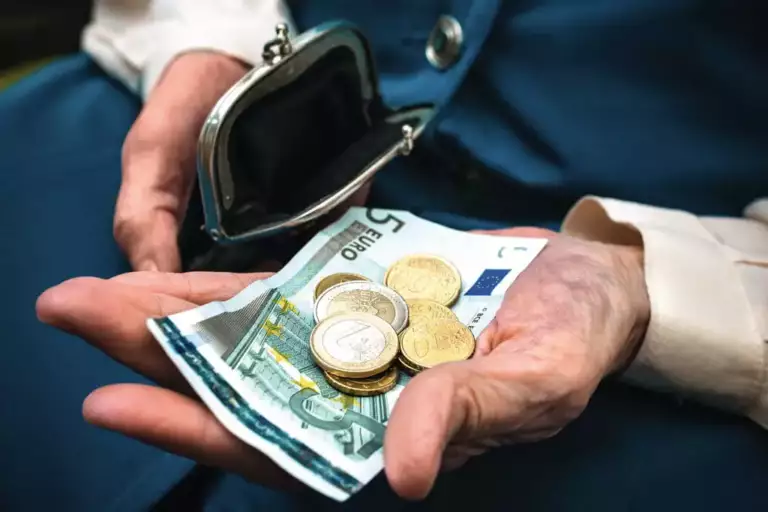Sozialhilfe-Ausgaben erreichen 2025 21,5 Milliarden Euro. Hilfe zur Pflege steigt um 13,3%