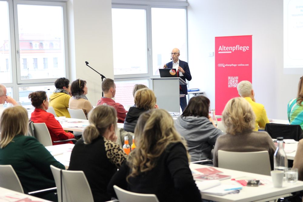 Michael Wipp spricht auf dem AltenpflegeKongress