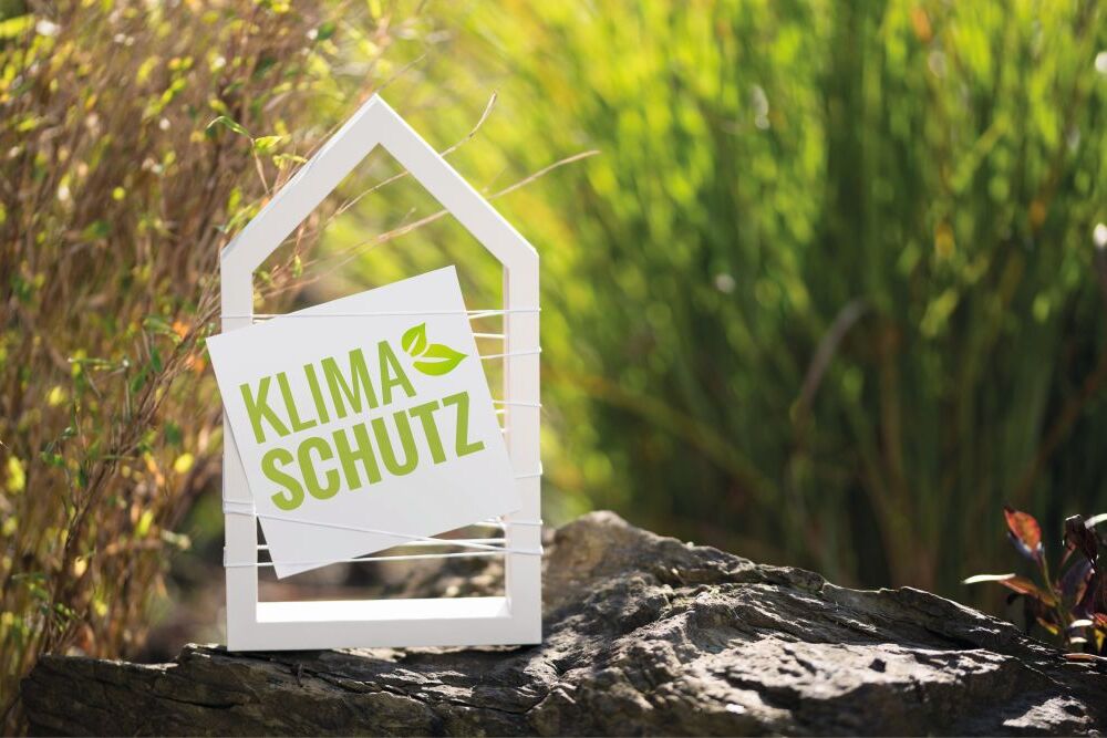 Schild mit dem Wort Klimaschutz
