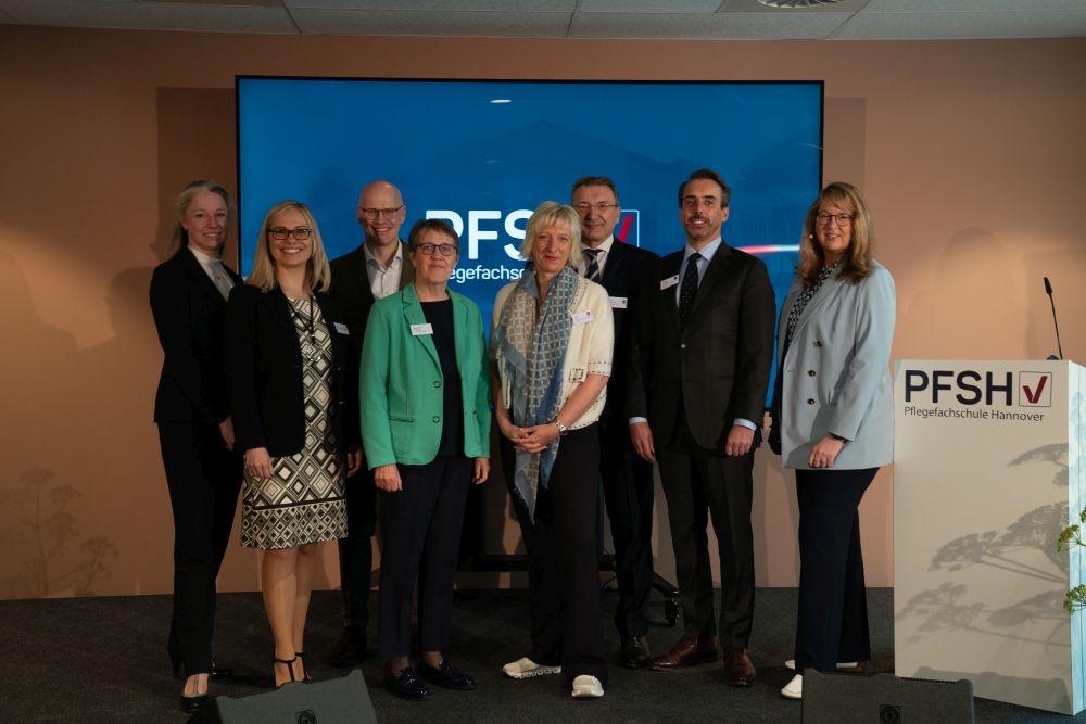 Zur Eröffnungsfeier der PFSH von links nach rechts: Martina Kristof, Sarah Kretzschmar-Langel, Carl Hahne, Monica Plate, Ricarda Hasch, Oliver Warneboldt, Christoph Meinecke, Miriam von Bardeleben