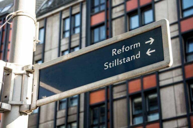 Pflegeverbände fordern Kurswechsel nach PNOG-Verschiebung