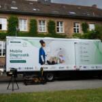 Dieser LKW vollgepackt mit Hightech-Diagnostik soll künftig Pflegeheime im Saarland anfahren.