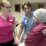 Die praktische Ausbildung in der Pflegeeinrichtung ist nur ein mögliches Einsatzgebiet akademisch ausgebildeter Pflegefachpersonen.