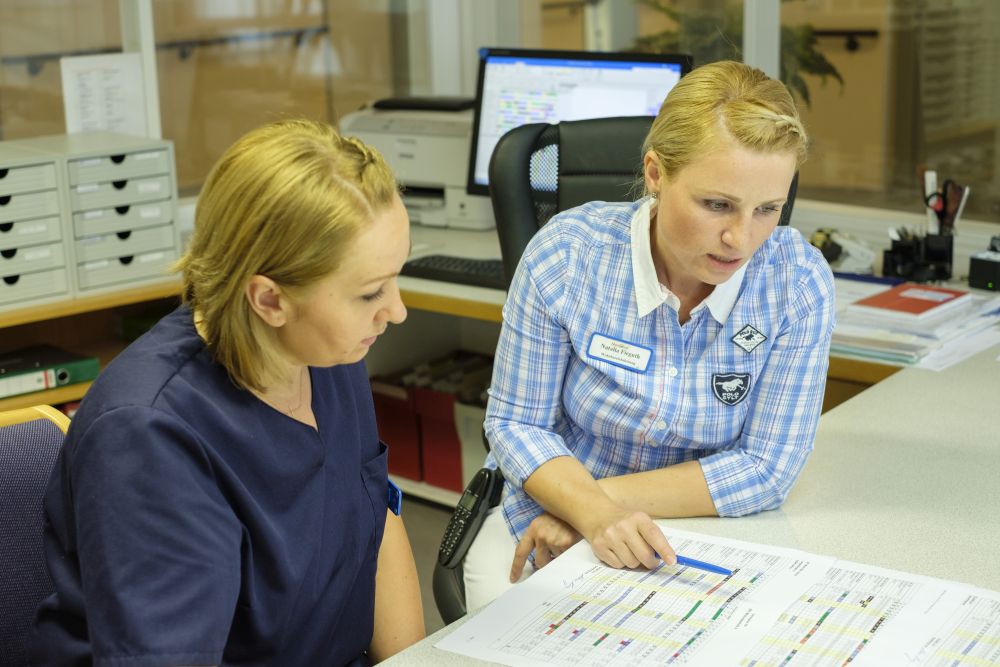 Die im Referentenentwurf des PNOGs vorgesehene Transformationsklausel ermöglicht erstmals, Vergütungen für unbesetzte Personalstellen in digitale Hilfsmittel zu investieren.