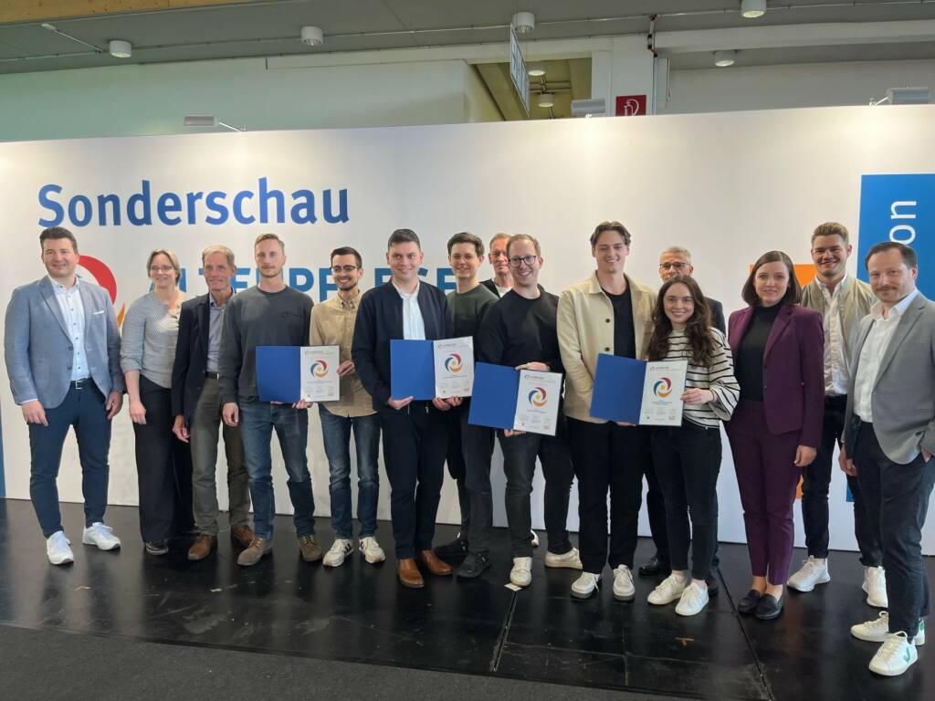 Die Gewinner und die Fachjury der Start-up-Challenge 2025.